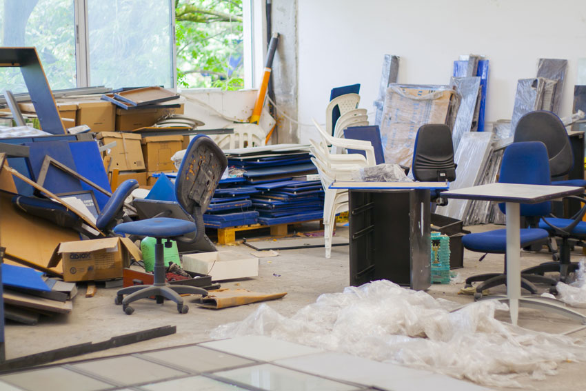 Sperrmüll in Büroraum